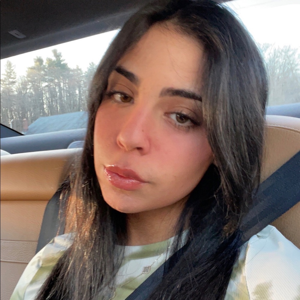 Meet your Posher, Dania